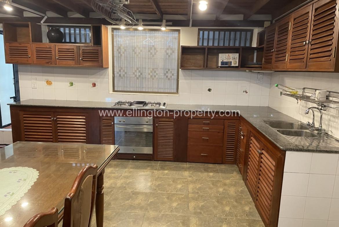 Shophouse For Rent In Bkk3. - Ellington Property