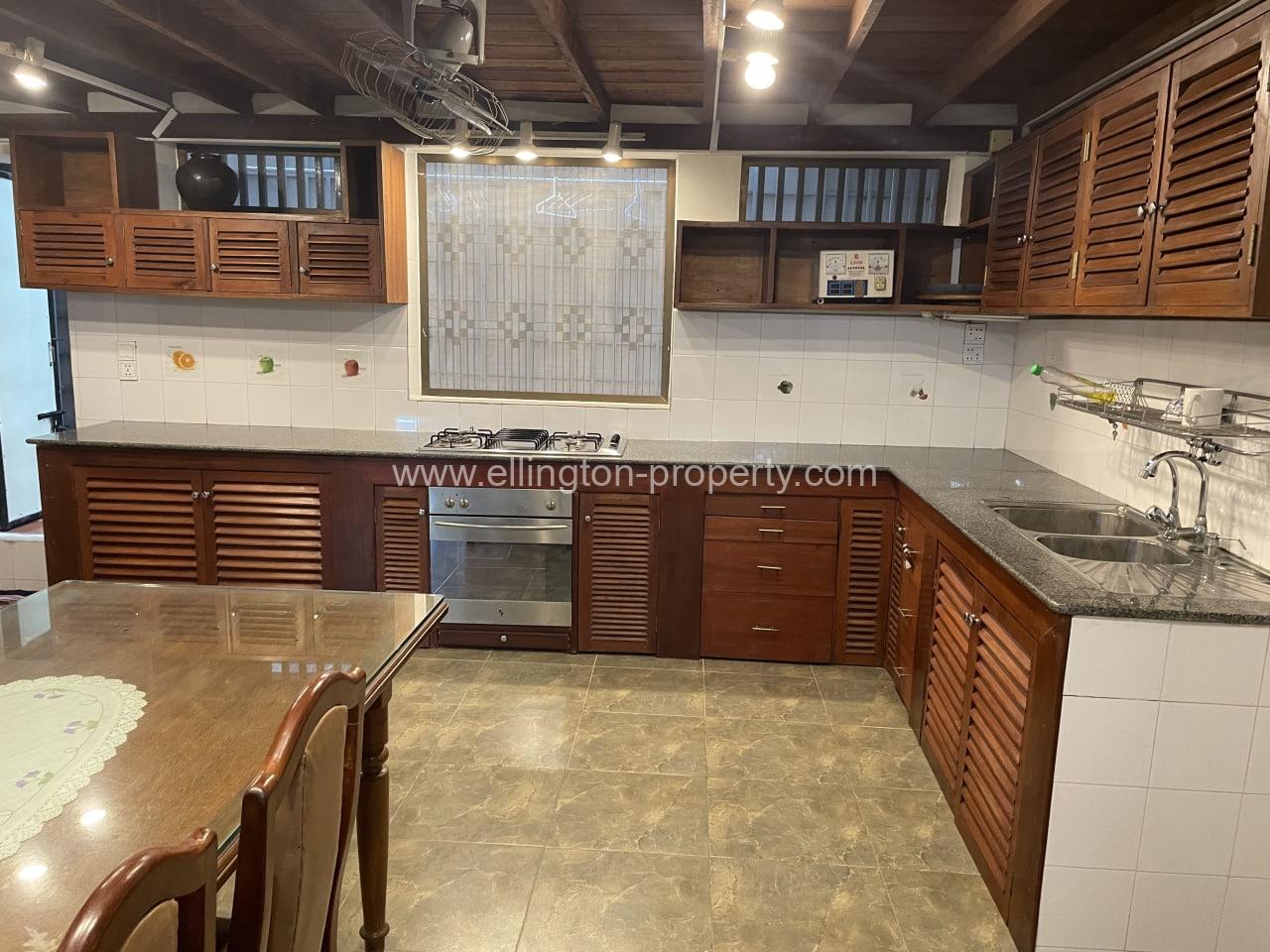 Shophouse For Rent In Bkk3. - Ellington Property