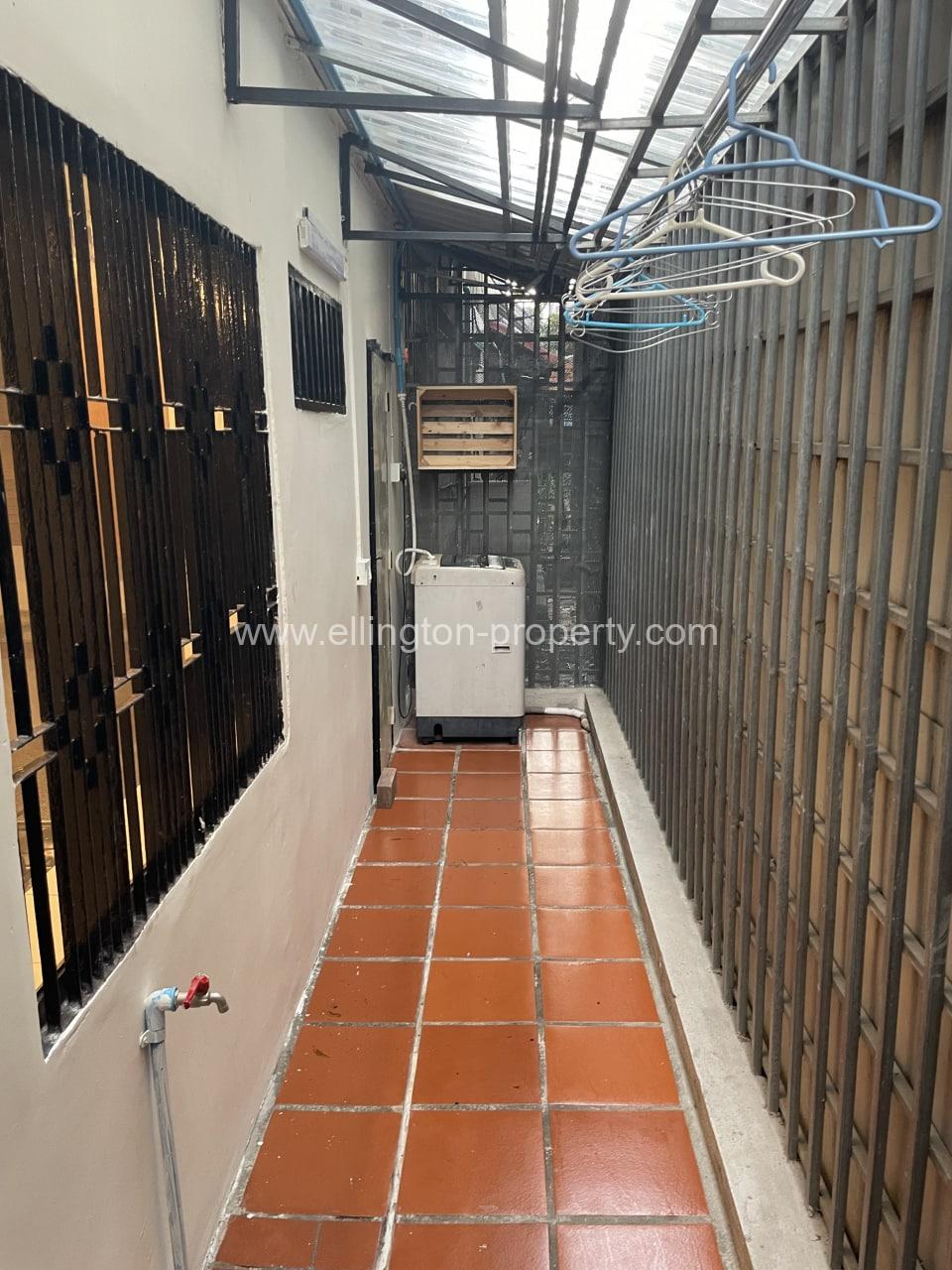 Shophouse For Rent In Bkk3. - Ellington Property