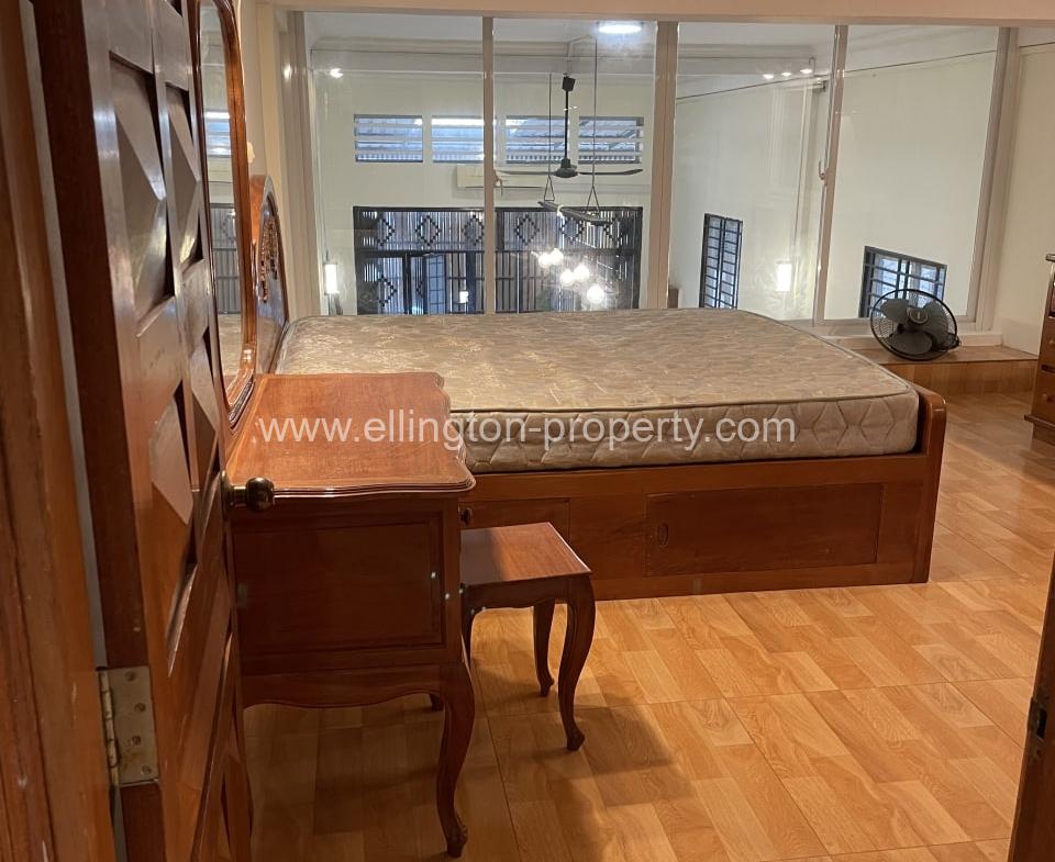 Shophouse For Rent In Bkk3. - Ellington Property