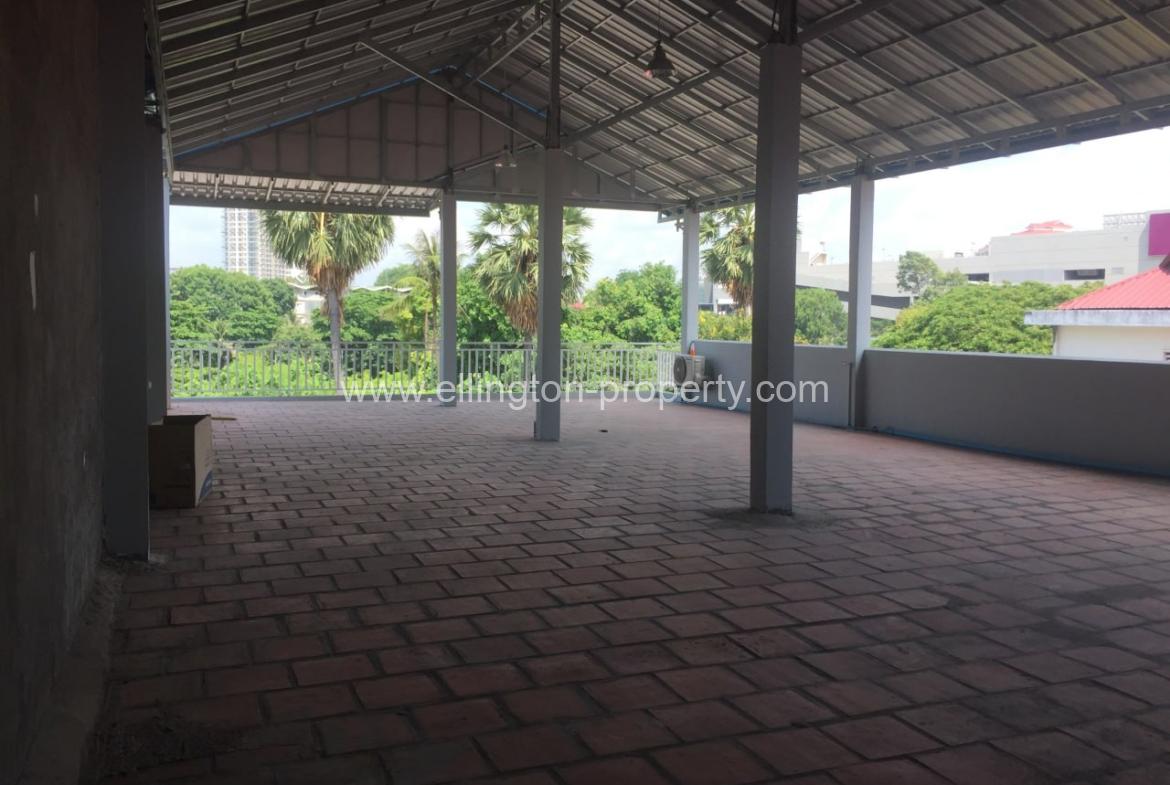 3 Bedrooms Apartment For Rent In Tonle Bassac Area. - Ellington Property