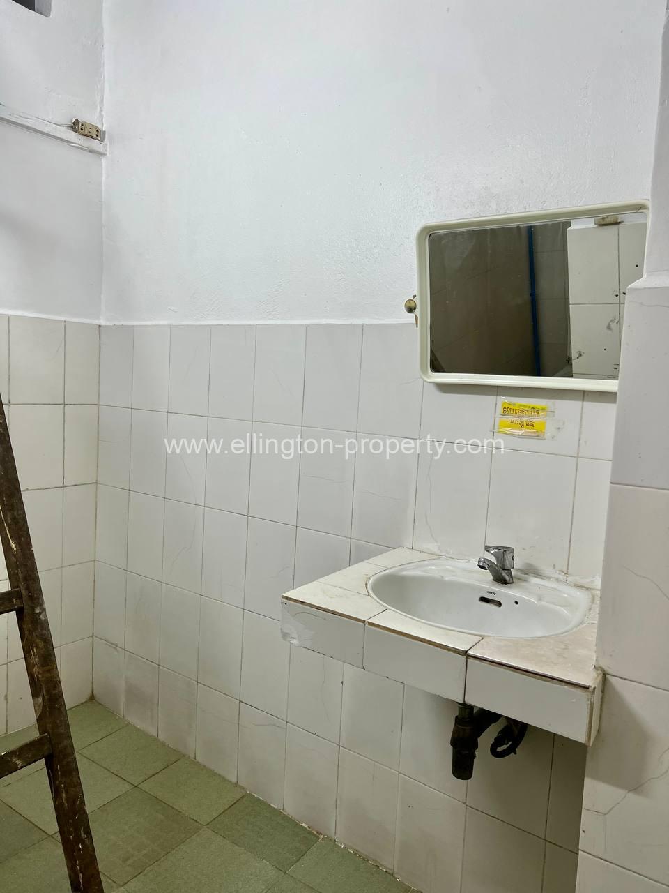 Shophouse For Rent In Daun Penh Area. - Ellington Property