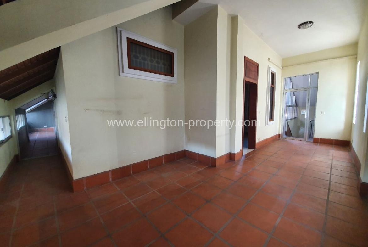 8 Bedrooms Villa For Rent Bkk1 - Ellington Property