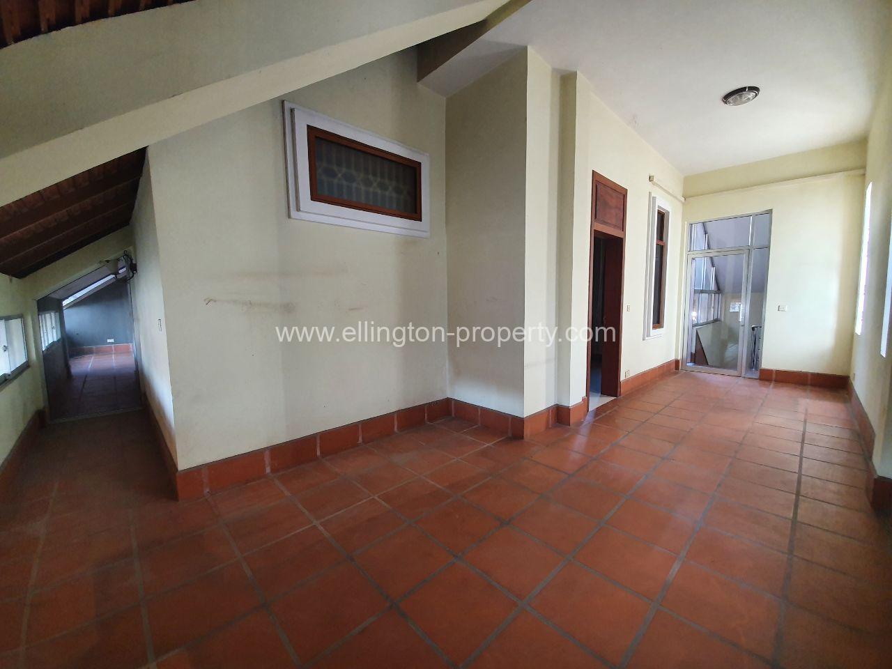 8 Bedrooms Villa For Rent Bkk1 - Ellington Property