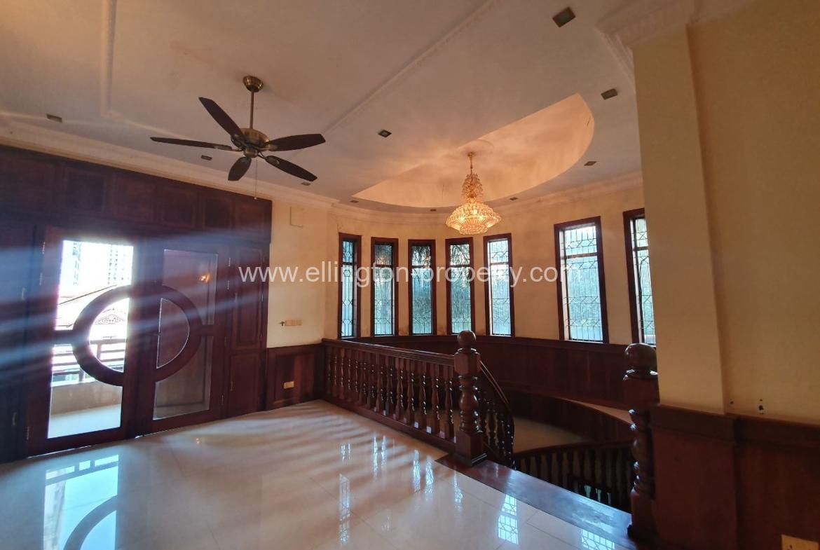 8 Bedrooms Villa For Rent Bkk1 - Ellington Property