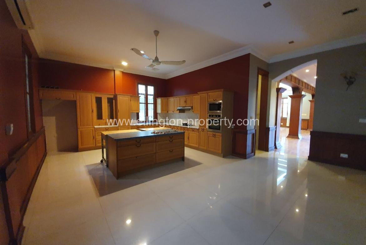 8 Bedrooms Villa For Rent Bkk1 - Ellington Property