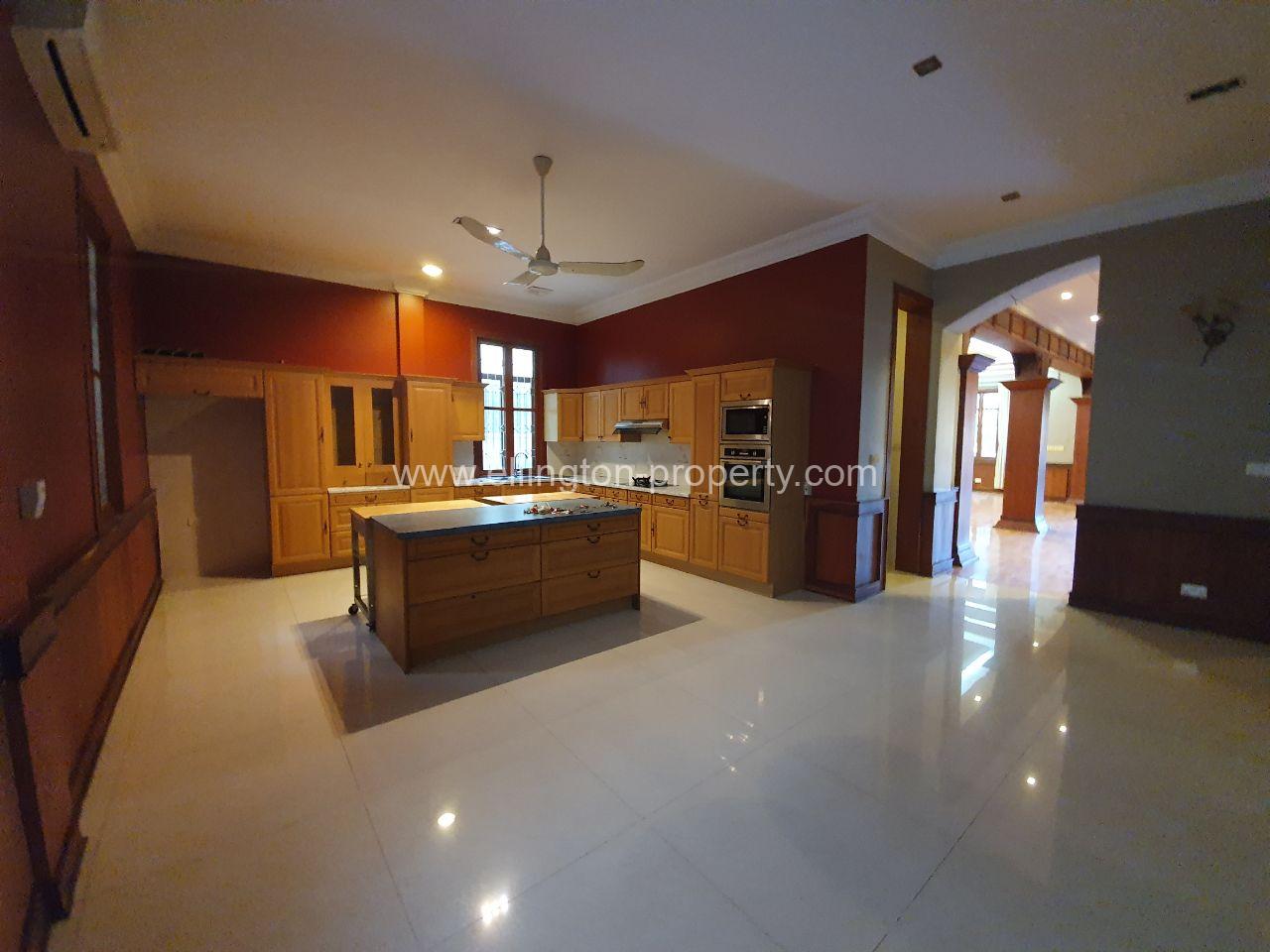 8 Bedrooms Villa For Rent Bkk1 - Ellington Property