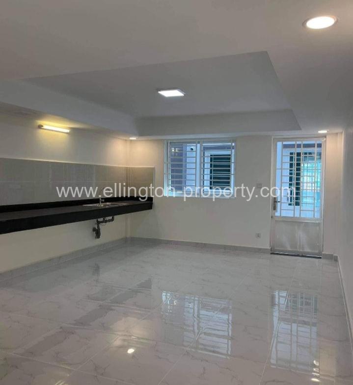 5 Bedrooms Flathouse For Rent In Chroy Changvar - Ellington Property