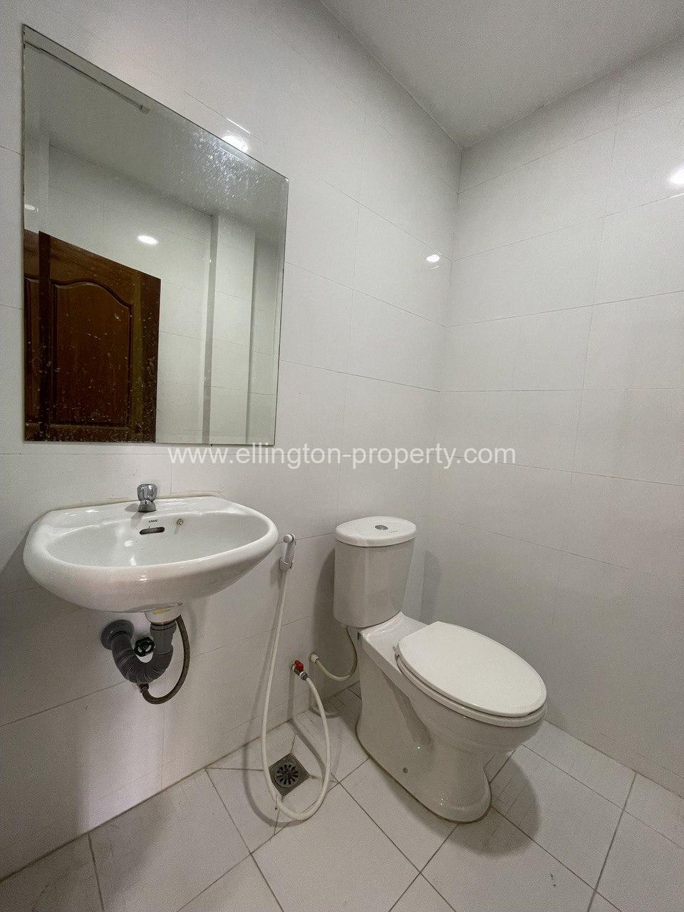 2 Bedrooms Apartment For Rent In Bkk3 - Ellington Property