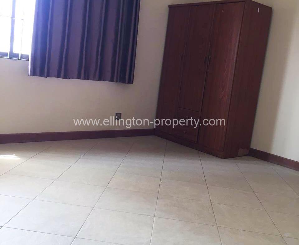 8 Bedrooms Flathouse For Rent - Ellington Property