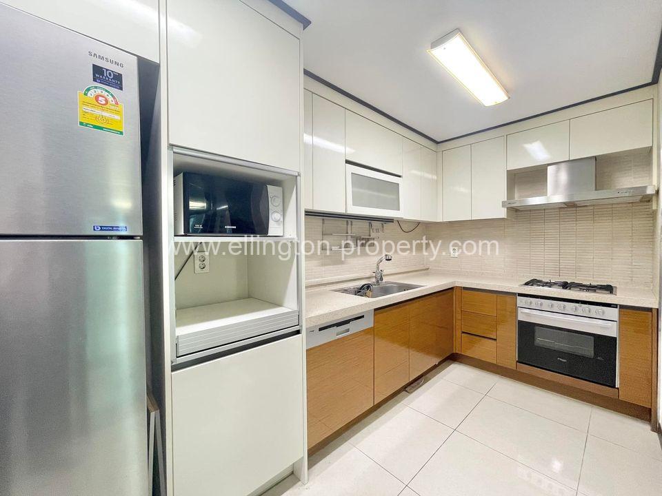 3 Bedrooms Apartment For Rent - Ellington Property