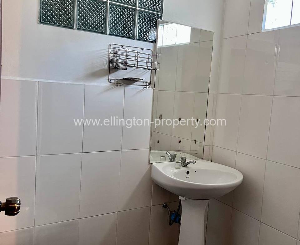 5 Bedrooms Apartment For Rent - Ellington Property