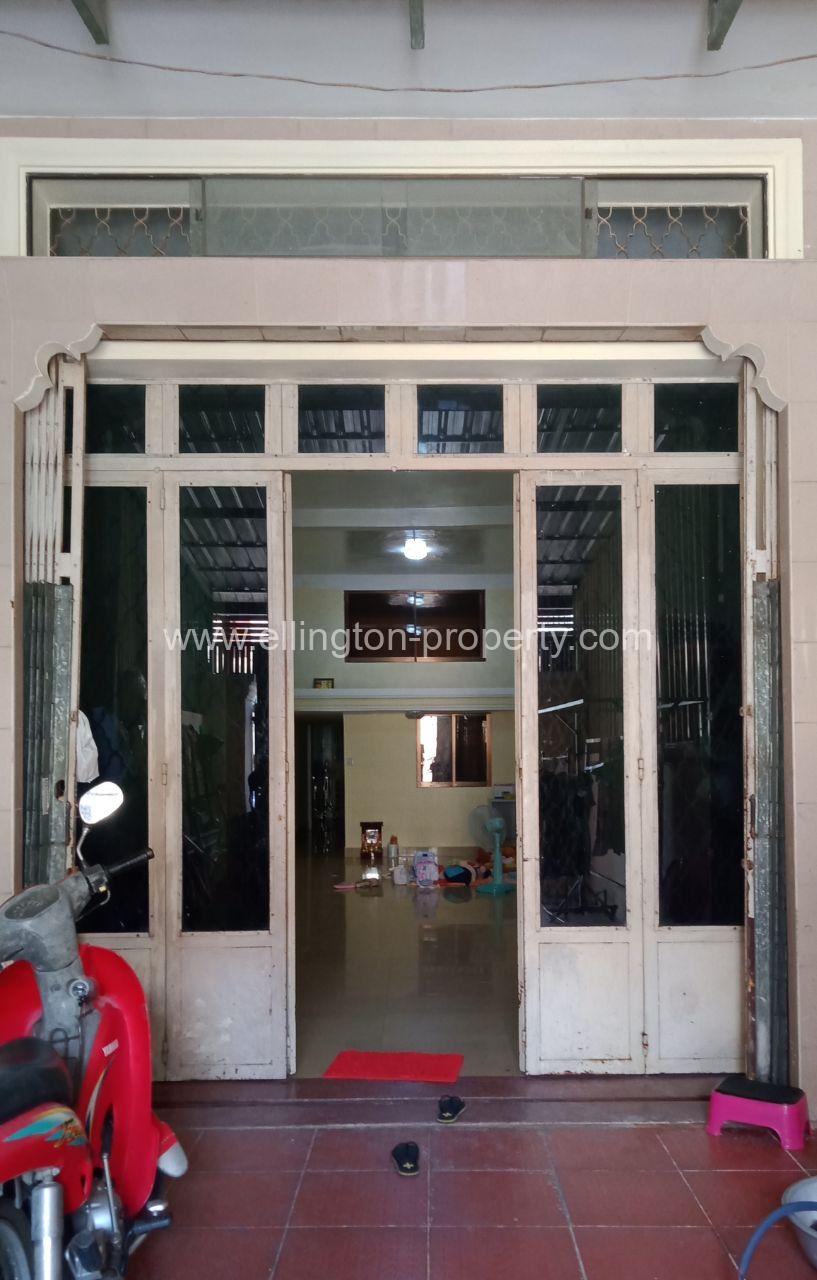 Shophouse For Sale In Bkk3 - Ellington Property