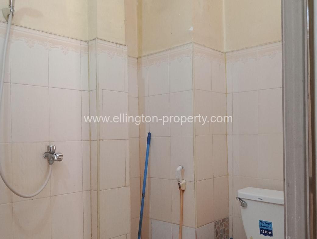 Flathouse For Sale In Daun Penh - Ellington Property