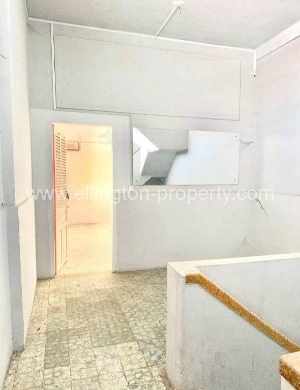 Flathouse For Sale In Daun Penh - Ellington Property