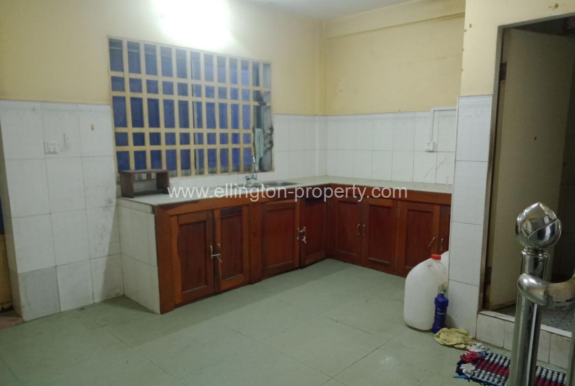 Shophouse For Rent In​ Tumnob Tuek - Ellington Property