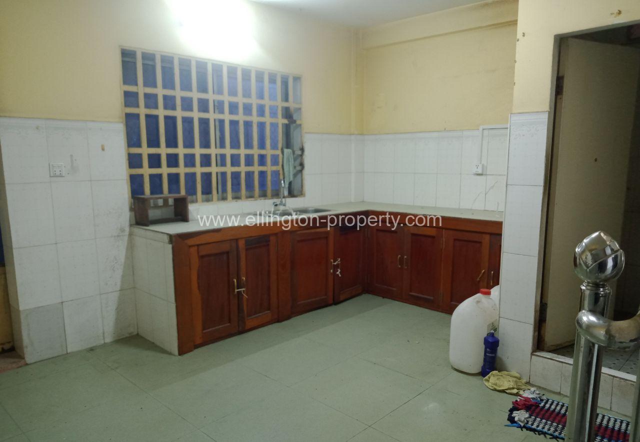 Shophouse For Rent In​ Tumnob Tuek - Ellington Property