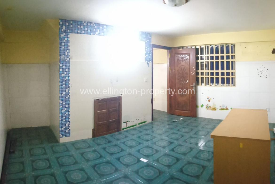 Shophouse For Rent In​ Tumnob Tuek - Ellington Property