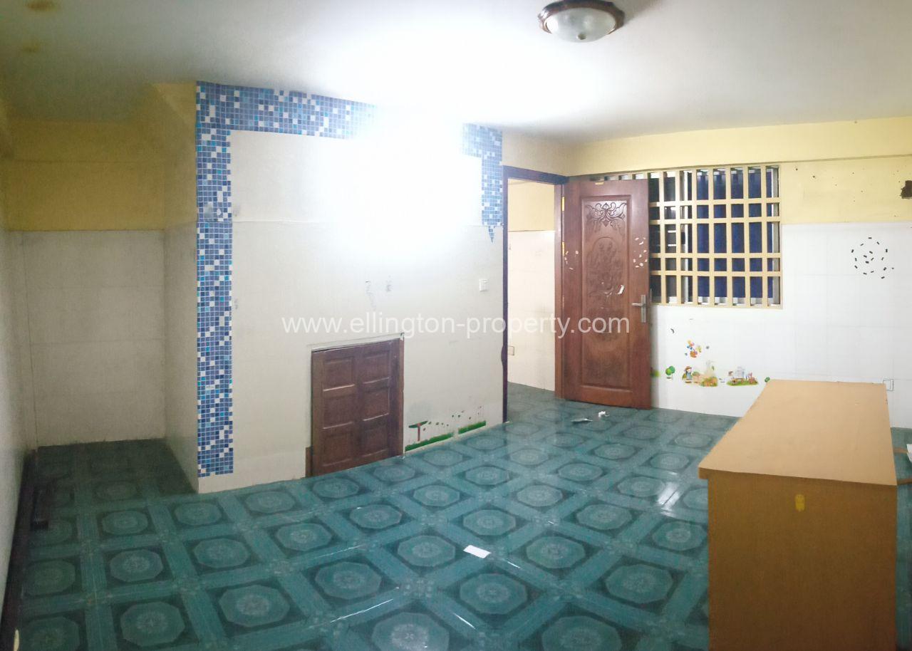 Shophouse For Rent In​ Tumnob Tuek - Ellington Property