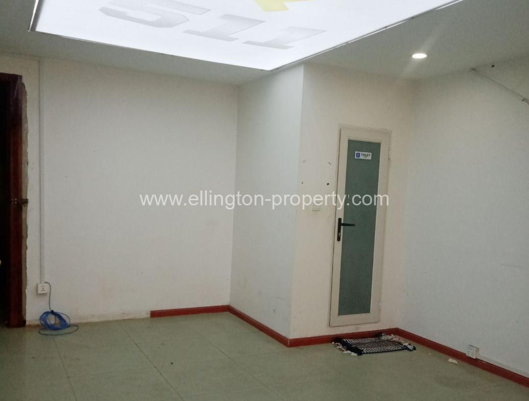 Shophouse For Rent In​ Tumnob Tuek - Ellington Property