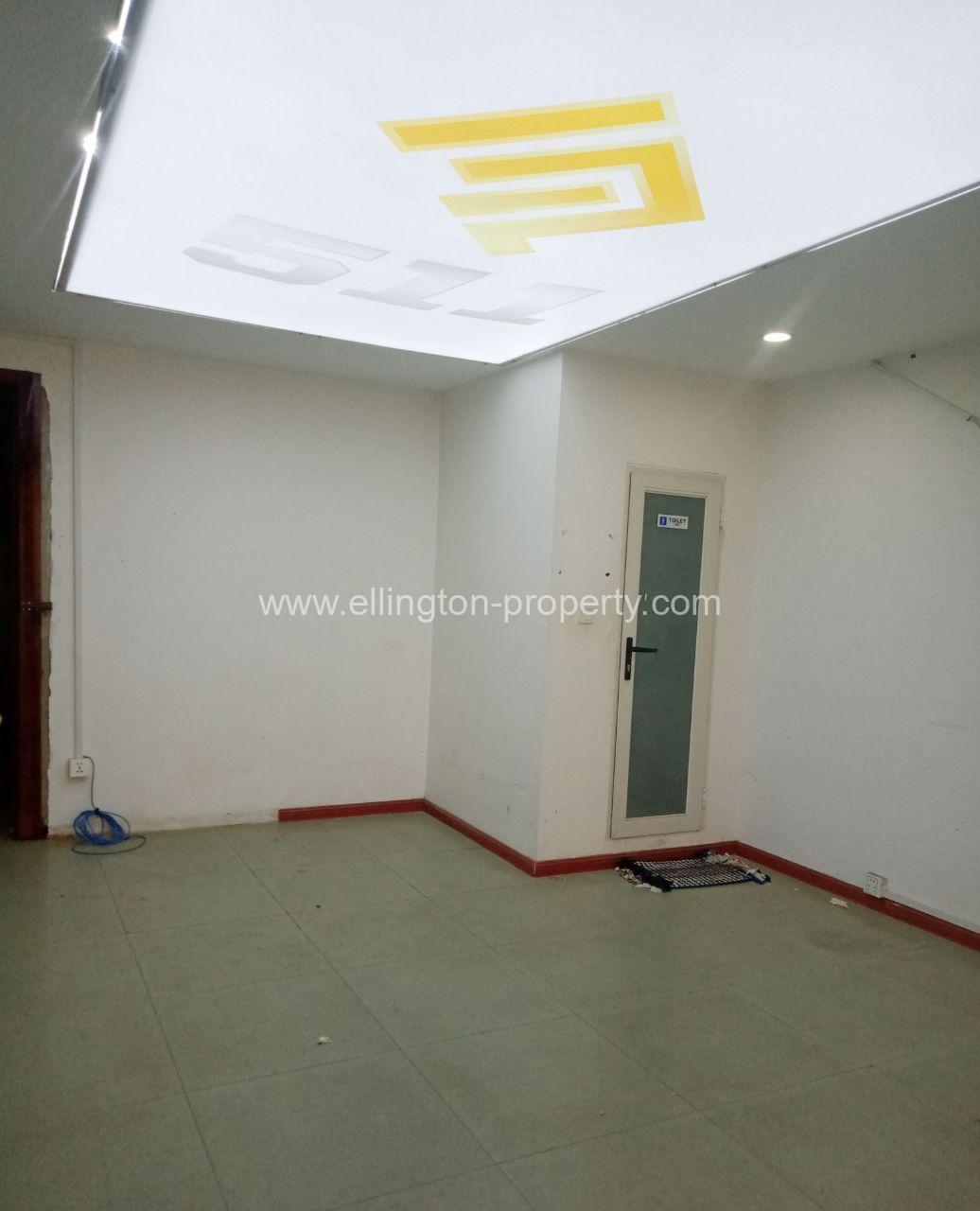 Shophouse For Rent In​ Tumnob Tuek - Ellington Property