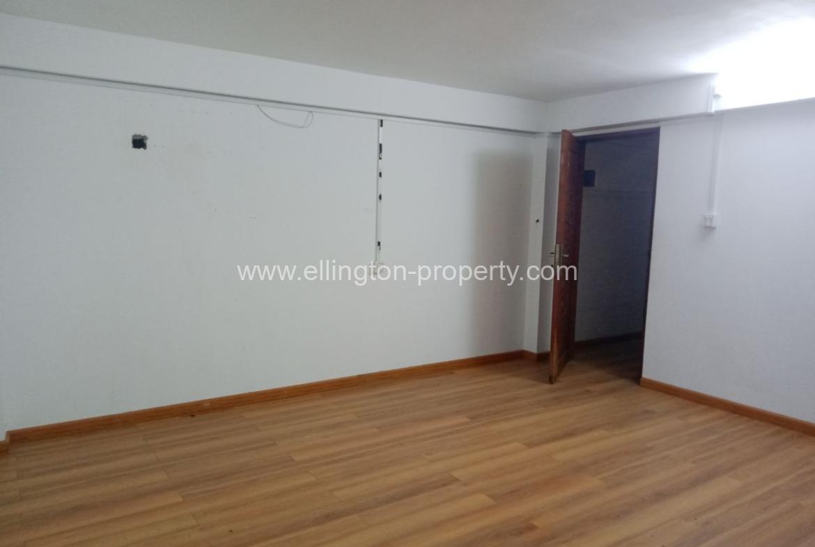 Shophouse For Rent In​ Tumnob Tuek - Ellington Property