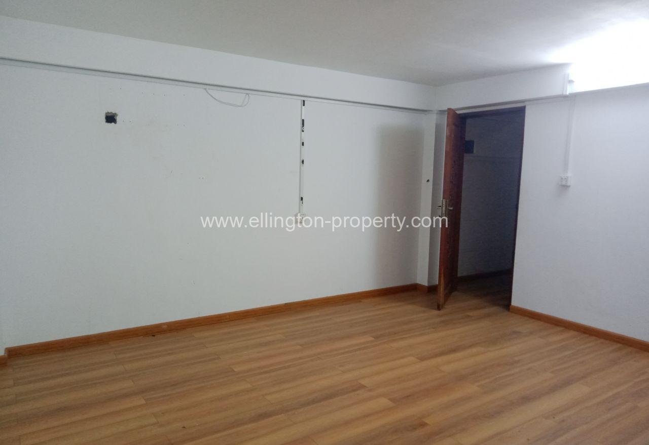 Shophouse For Rent In​ Tumnob Tuek - Ellington Property