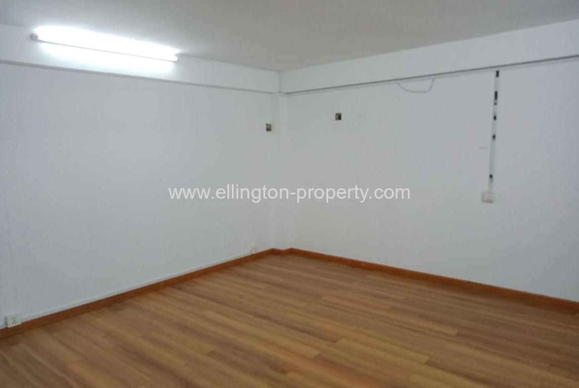 Shophouse For Rent In​ Tumnob Tuek - Ellington Property