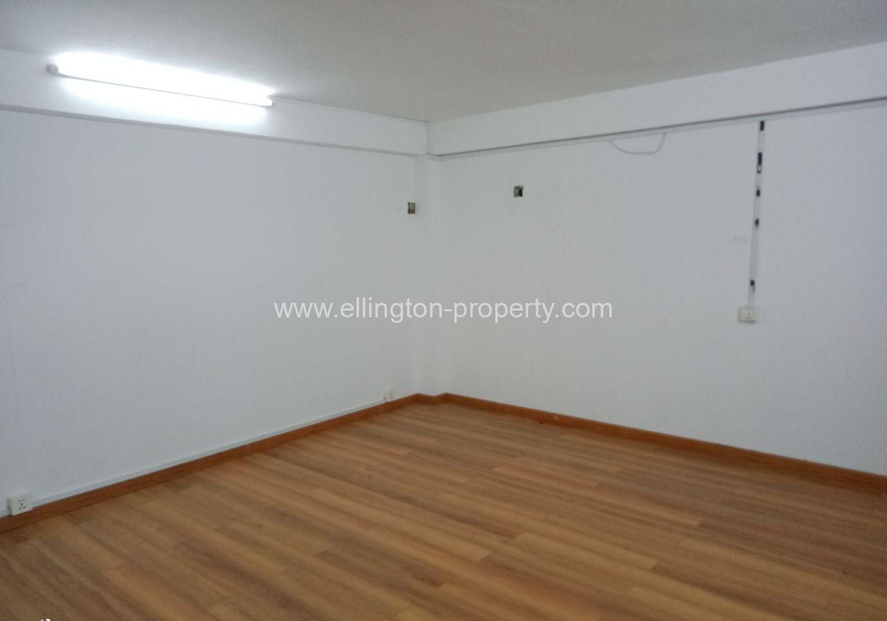 Shophouse For Rent In​ Tumnob Tuek - Ellington Property