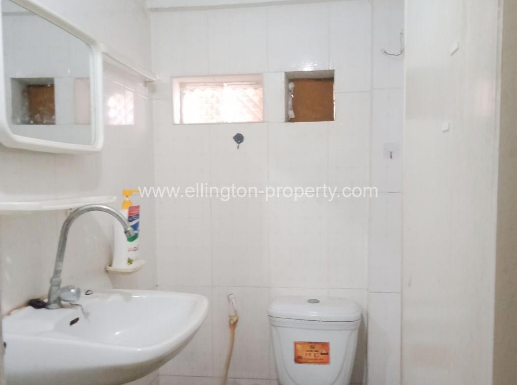 Shophouse For Rent In​ Tumnob Tuek - Ellington Property