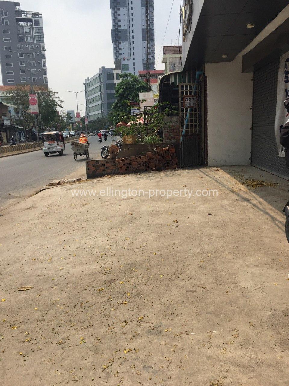 Shophouse For Rent In​ Tumnob Tuek - Ellington Property