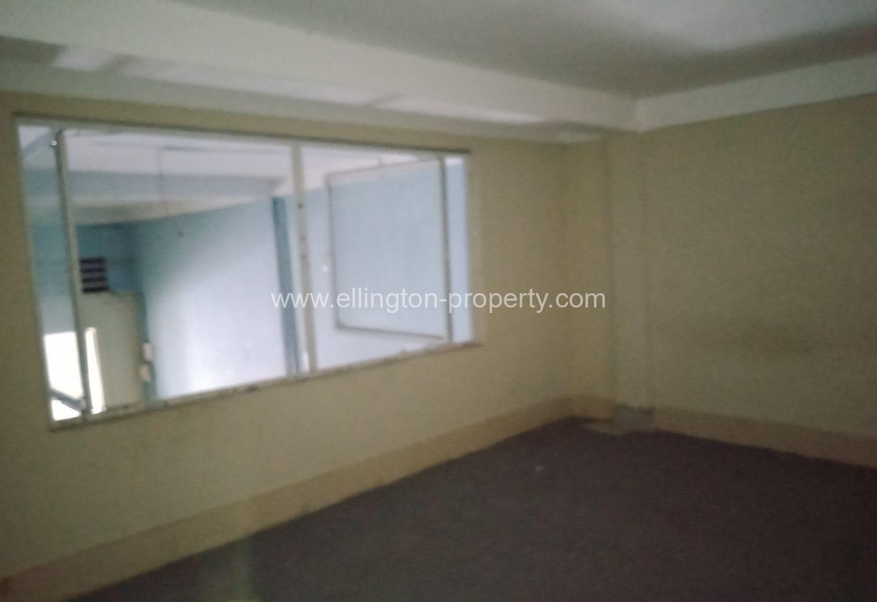 Shophouse For Rent In Tumnob Tuek - Ellington Property