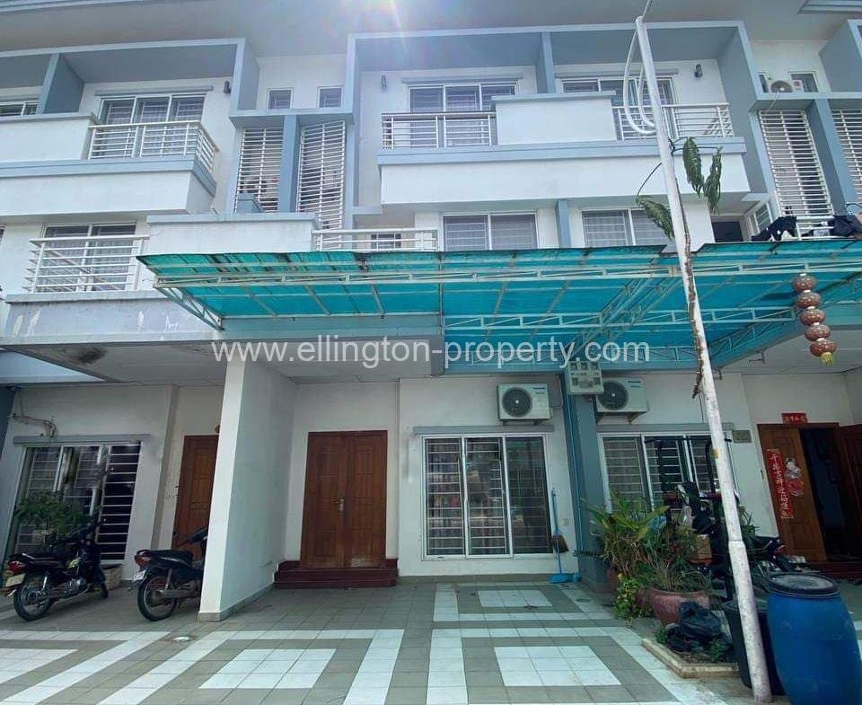 Link Villa For Rent In Sensok - Ellington Property