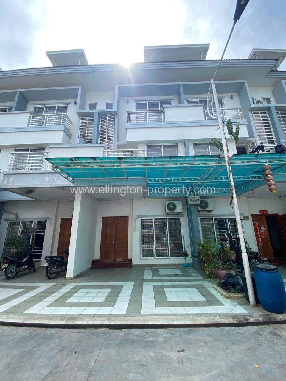 Link Villa For Rent In Sensok - Ellington Property