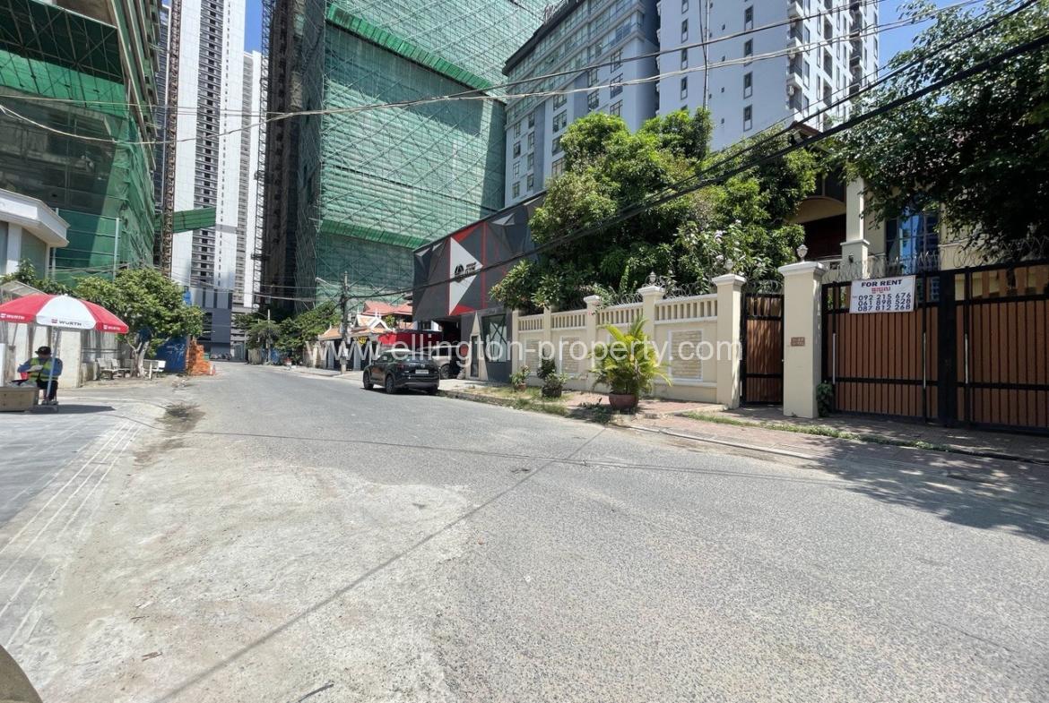 Shop For Rent In Bkk - Ellington Property