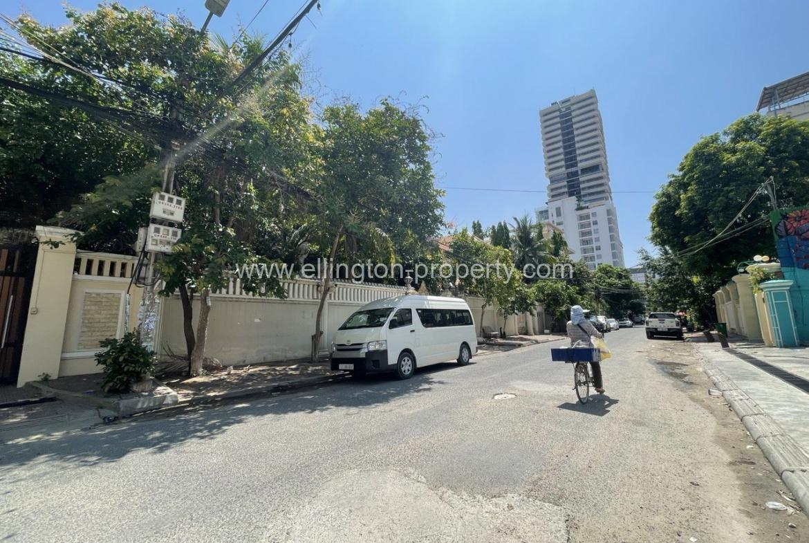 Shop For Rent In Bkk - Ellington Property