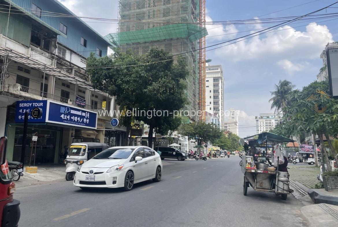 Shophouse For Rent In Bkk1 - Ellington Property