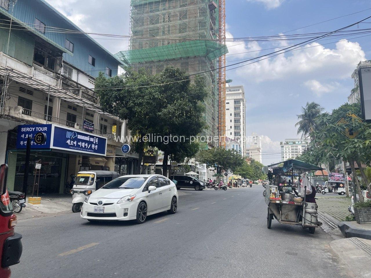 Shophouse For Rent In Bkk1 - Ellington Property