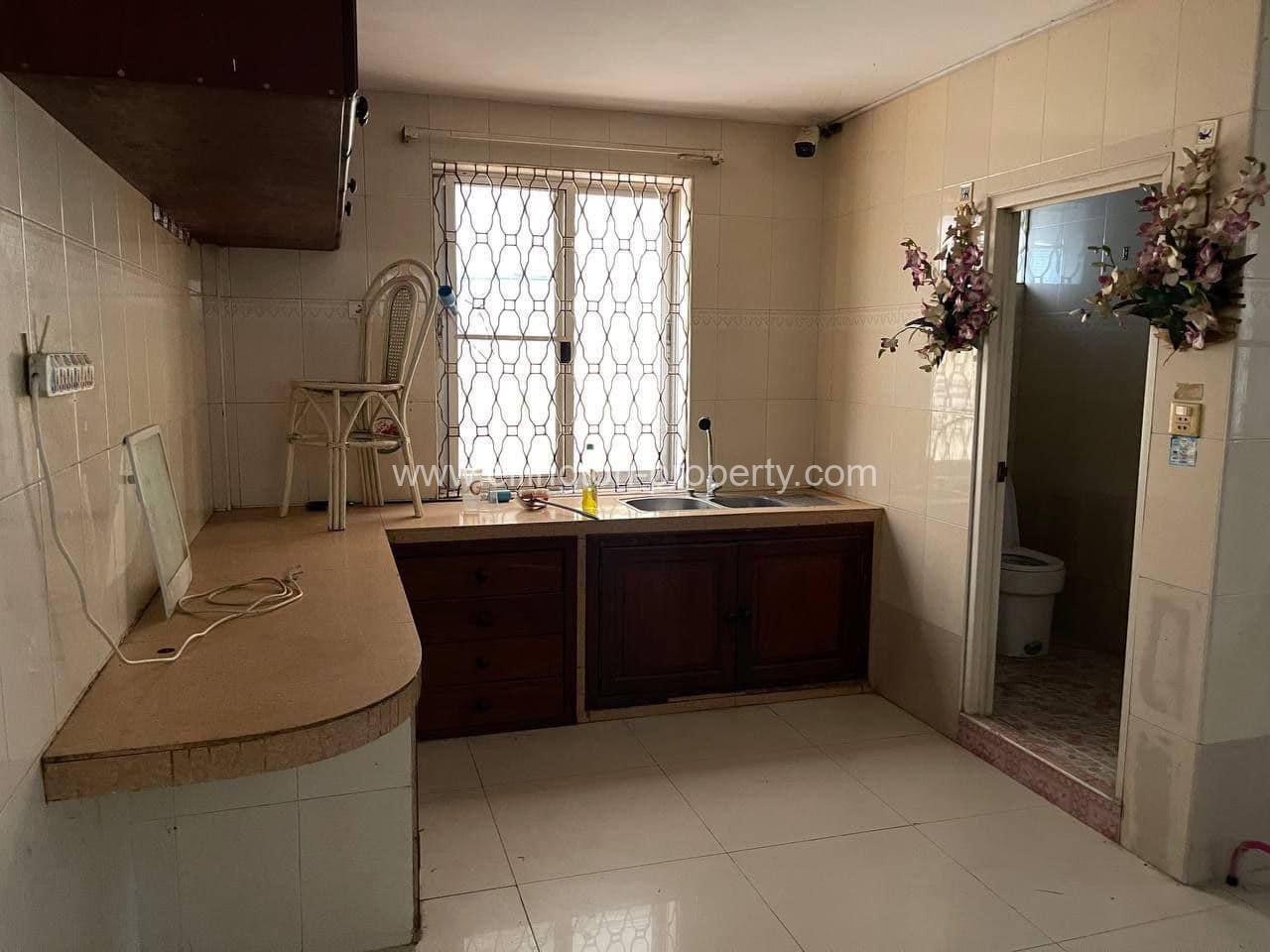 Shophouse For Rent In Bkk1 - Ellington Property