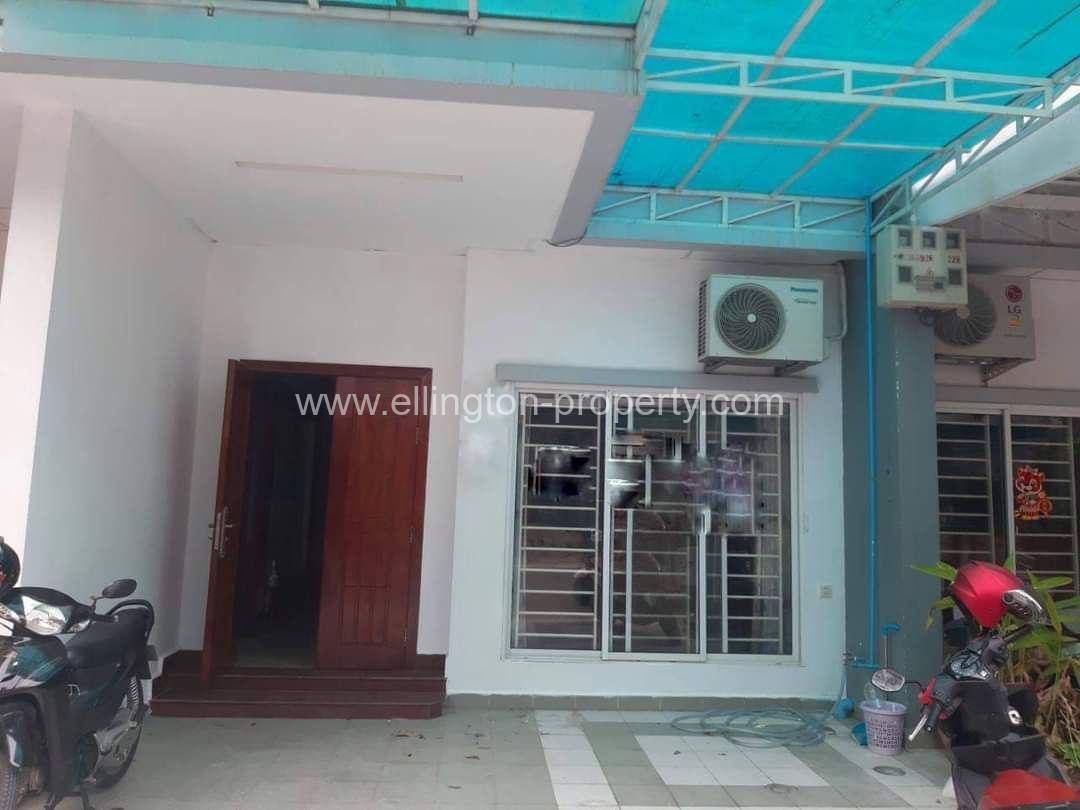 Link Villa For Rent In Sensok - Ellington Property