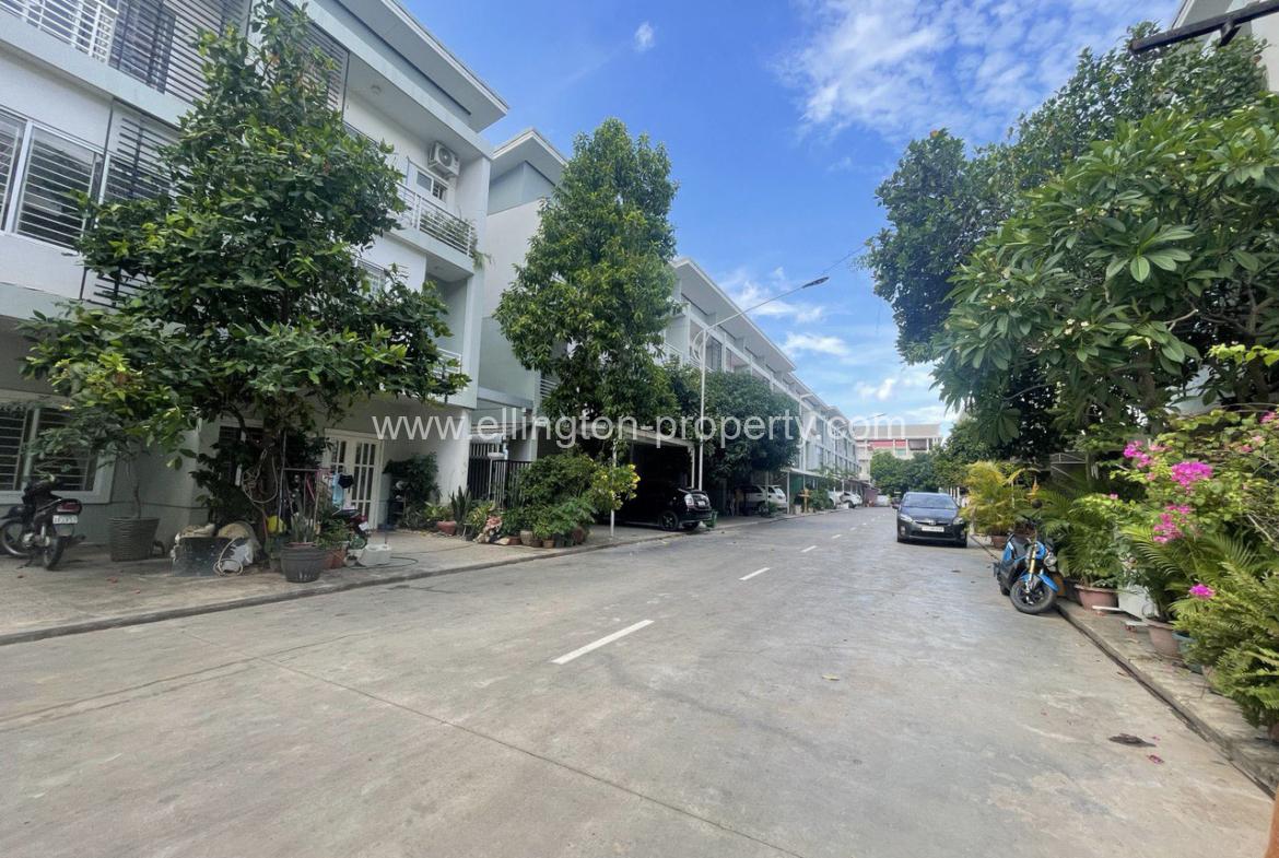 Villa For Rent In Borey Peng Huoth Boerng Snor - Ellington Property