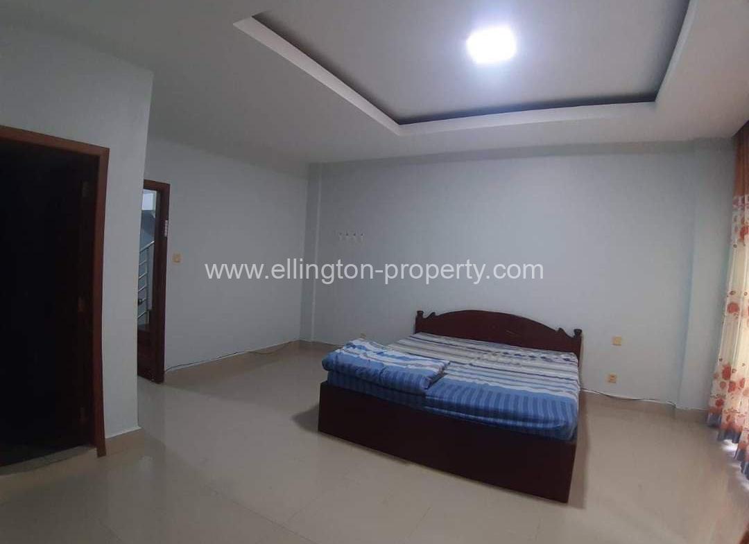 Link Villa For Rent In Sensok - Ellington Property