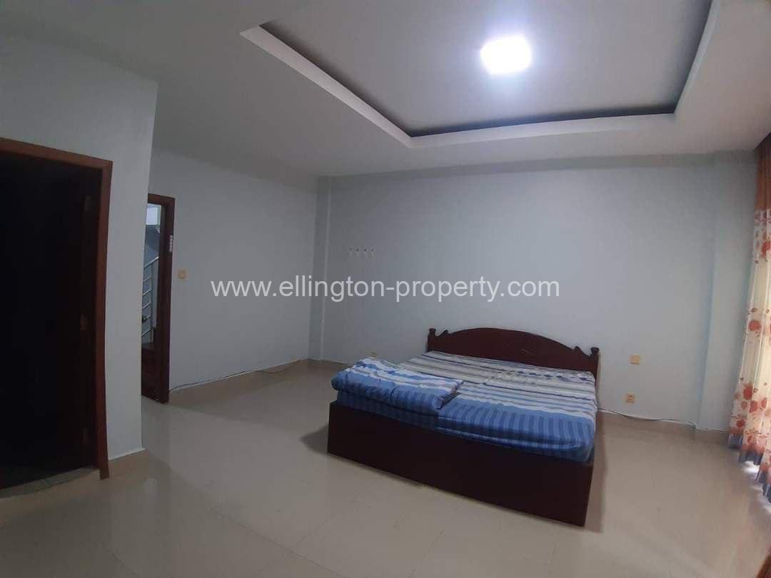 Link Villa For Rent In Sensok - Ellington Property