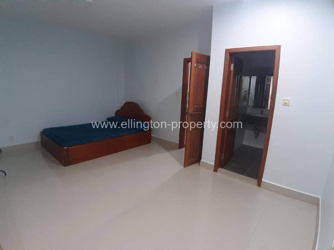 Link Villa For Rent In Sensok - Ellington Property