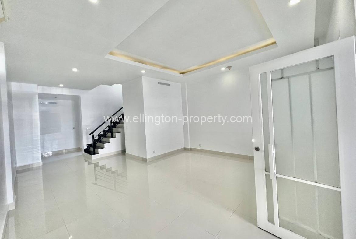 Villa For Rent In Chroy Congva  - Ellington Property