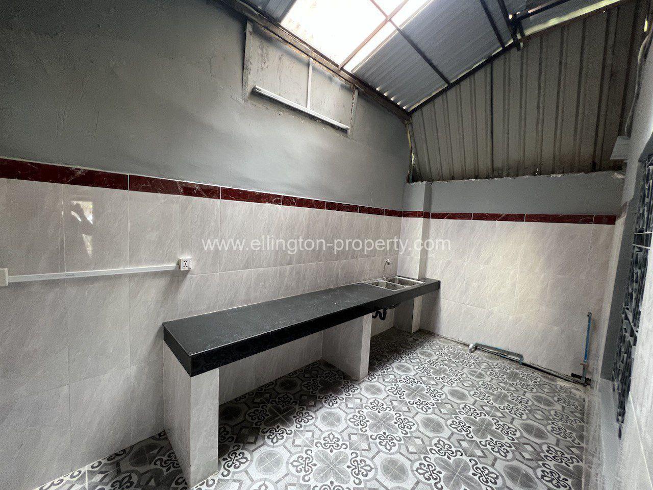 Shophouse For Rent In Daun Penh - Ellington Property