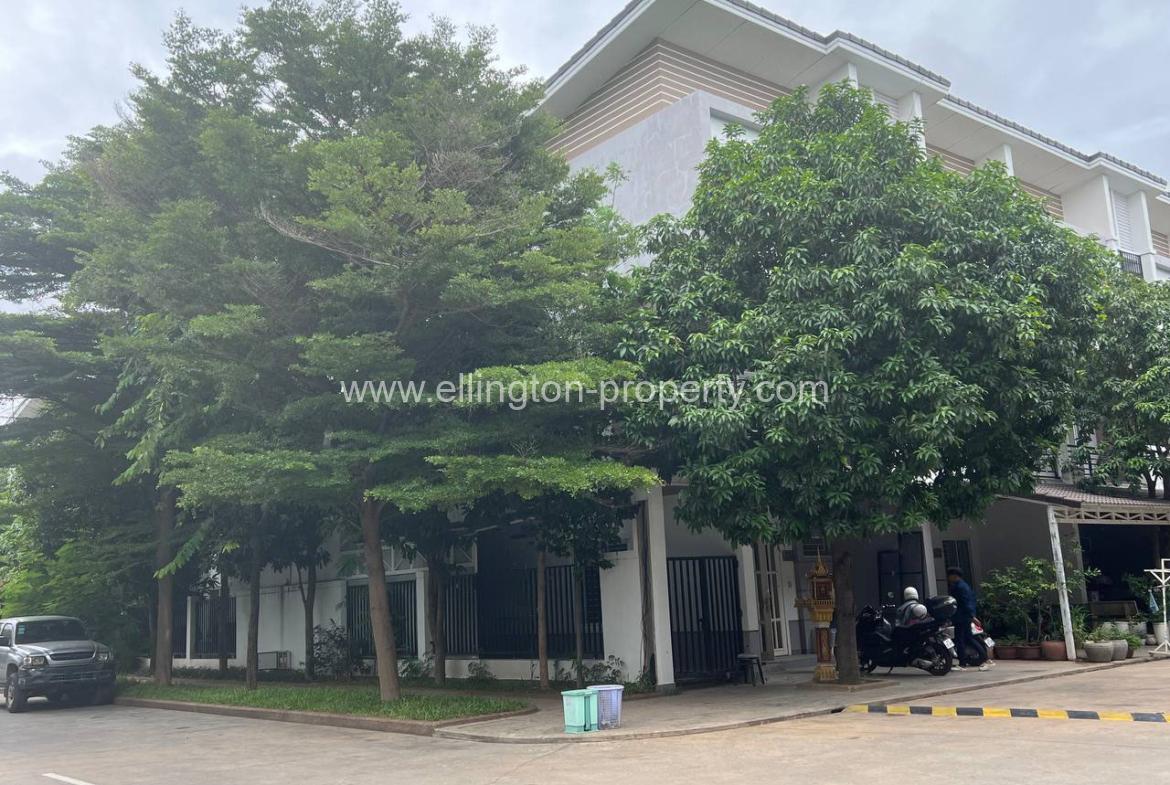 Villa For Rent In Borey Peng Huoth Boerng Snor  - Ellington Property