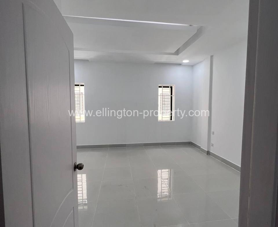 Villa (b) For Sale In Chbar  Ampov - Ellington Property