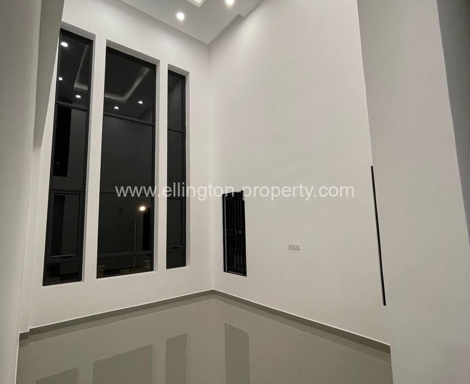 Villa Qeen For Sale In Borey Chip Mong Pur Chen Tong - Ellington Property