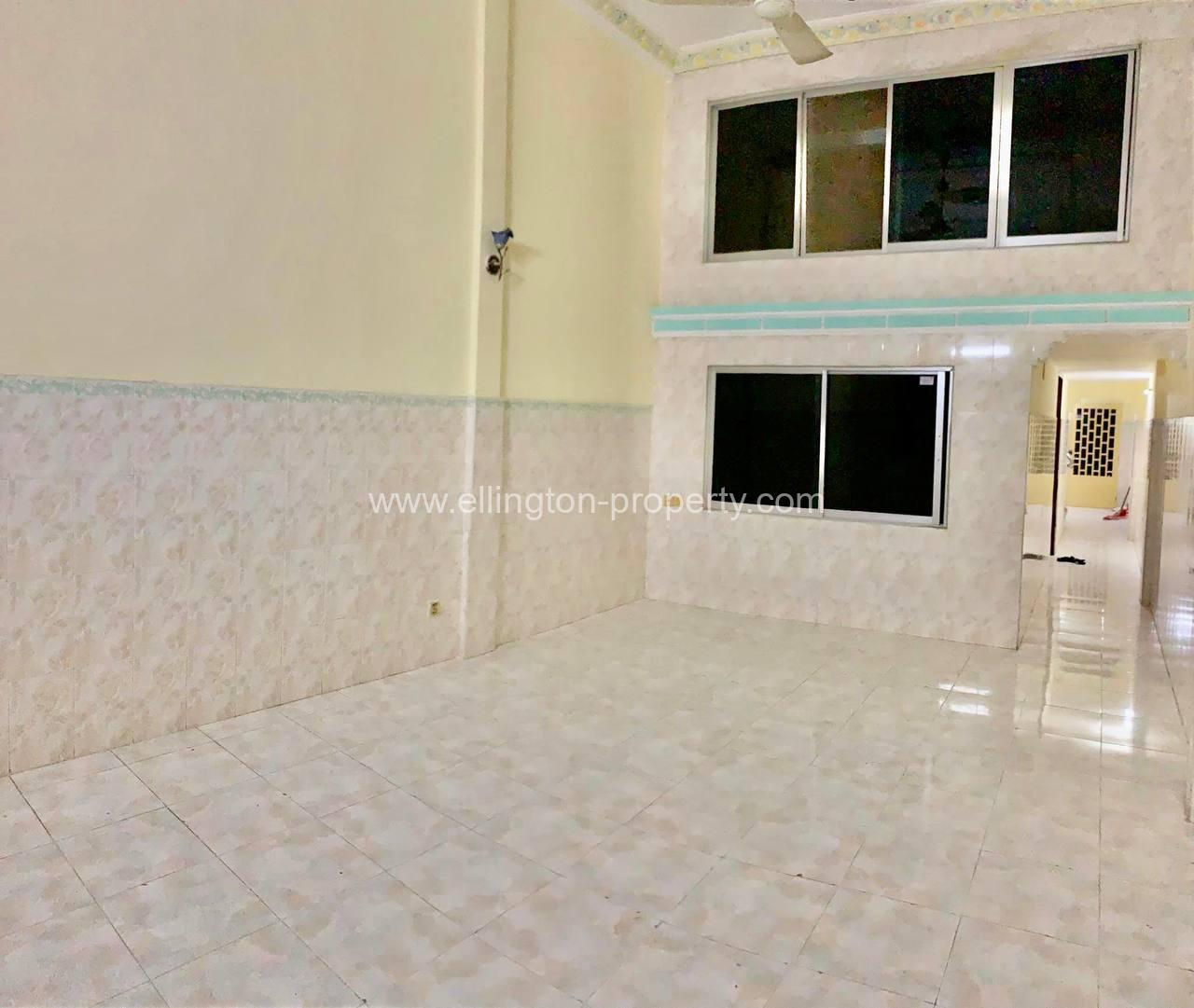 Flat House For Rent In Bkk 3 - Ellington Property